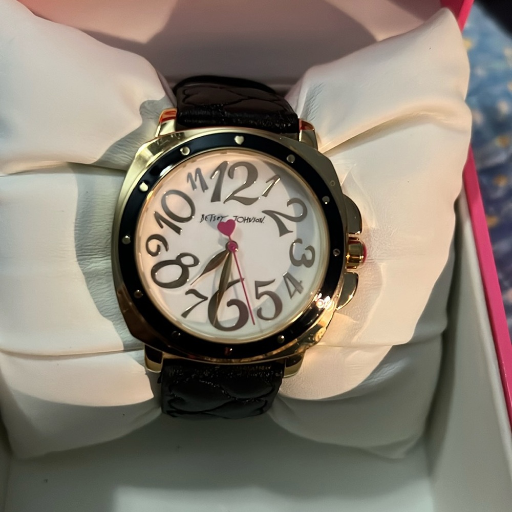 Never worn! Betsey Johnson BJ00044-02  42mm Gold tone watch w/black leather band